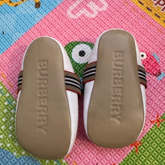 Burberry White Kids Dress Shoes with Red and Black Stripes - Picture 7 of 7
